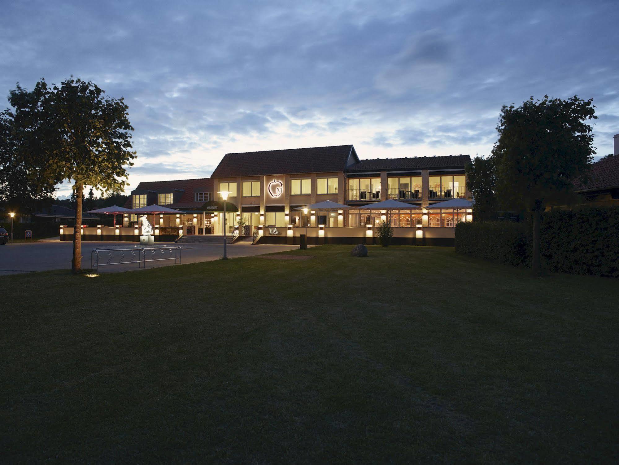 Molskroen Strandhotel Ebeltoft Dış mekan fotoğraf